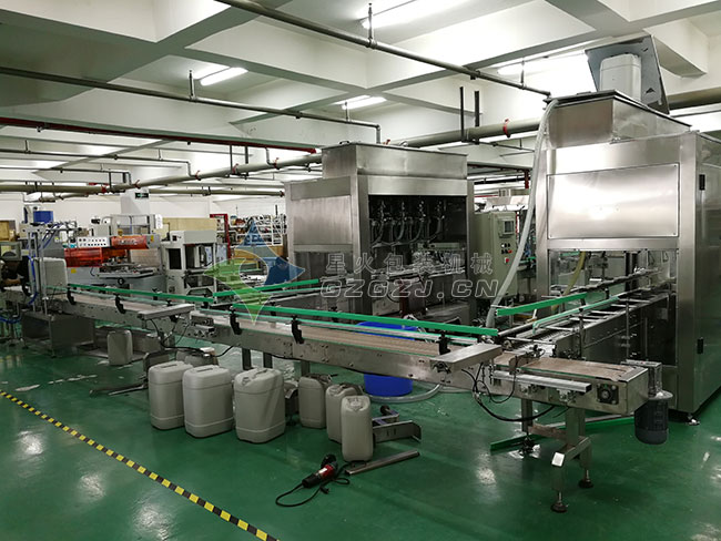 整機廠房內(nèi)展示