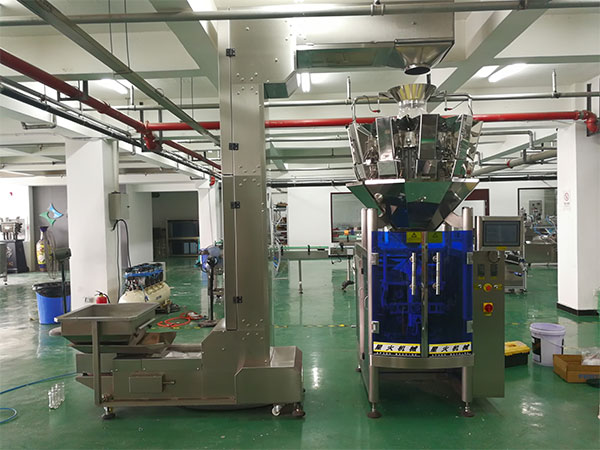 型自動包裝機械到械設(shè)備展示